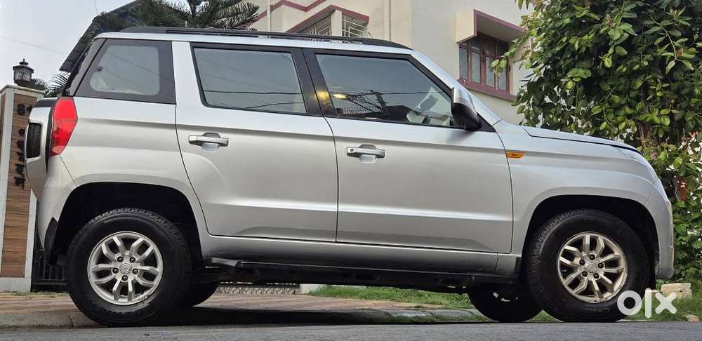 Mahindra Tuv 300 Mhawk100 T8, 2016, Petrol