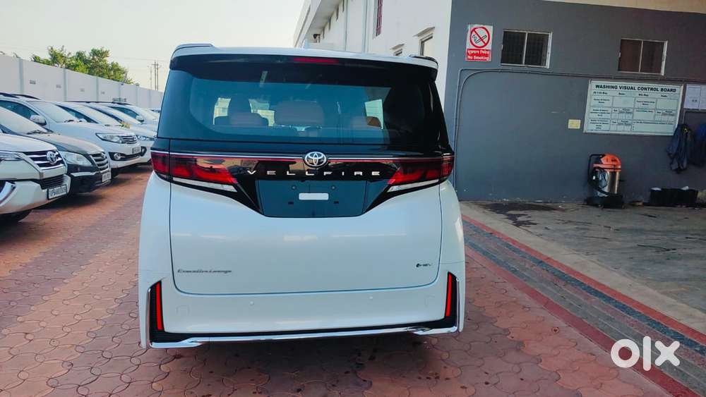 Toyota Vellfire Vip – Executive Lounge, 2025, Petrol