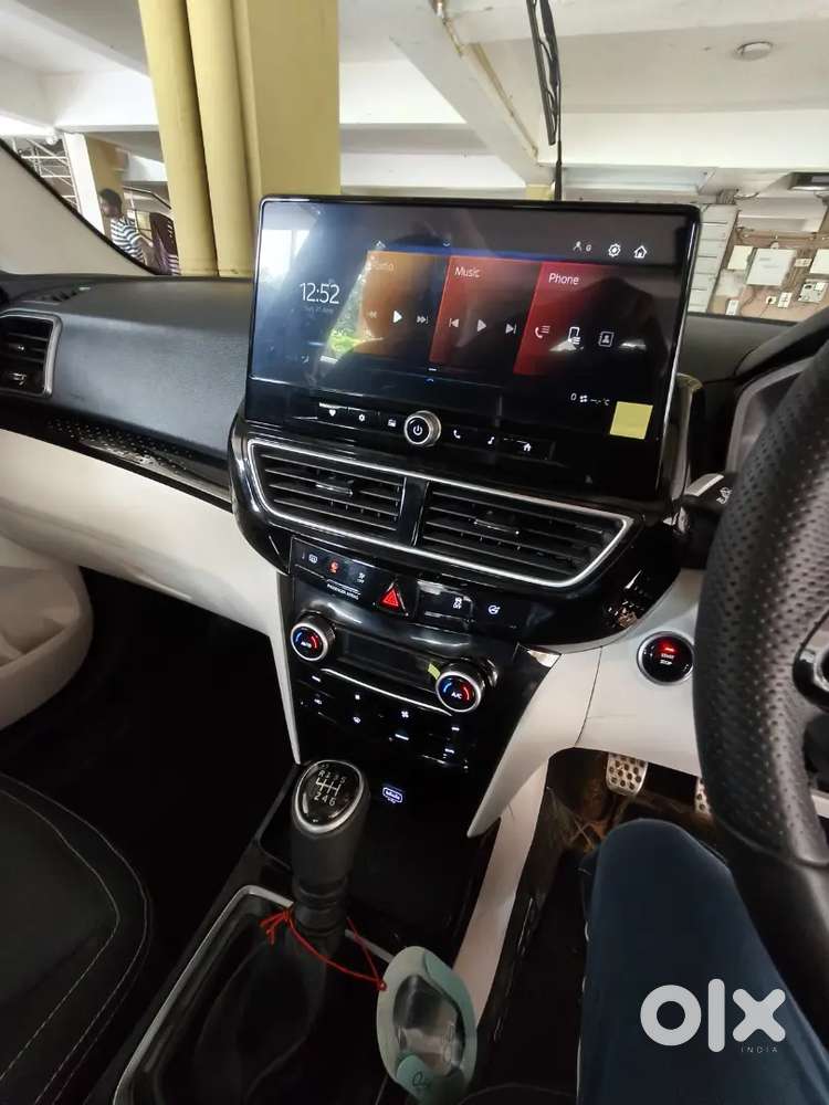 Mahindra Xuv 3xo Revx A 2025 Petrol 1730 Km Driven