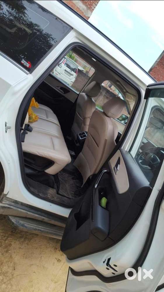 Mahindra Xuv700 2022 Diesel Well Maintained