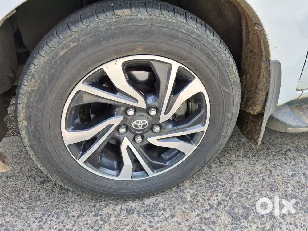 Toyota Innova Crysta 2.4v 2024