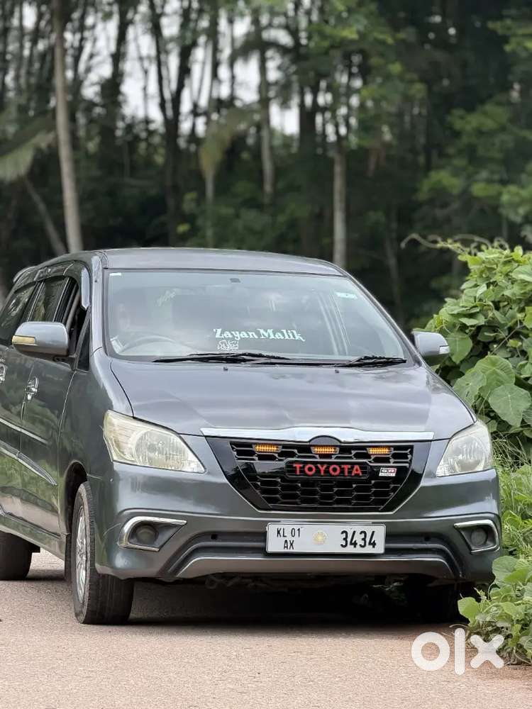 Toyota Innova 2.5 V 2010 Orignal Kl Family Used