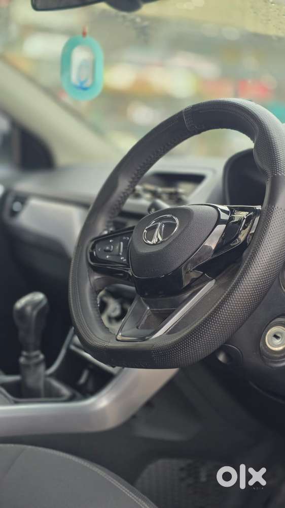 Tata Nexon, 2022, Petrol