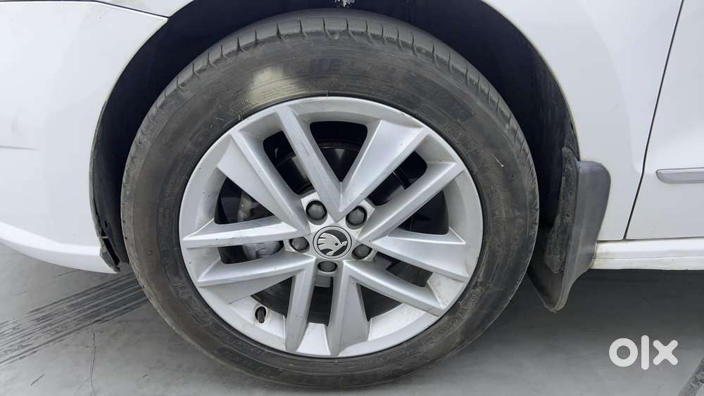 Skoda Rapid 1.5 Tdi Style/1.5 At Style, 2021, Petrol