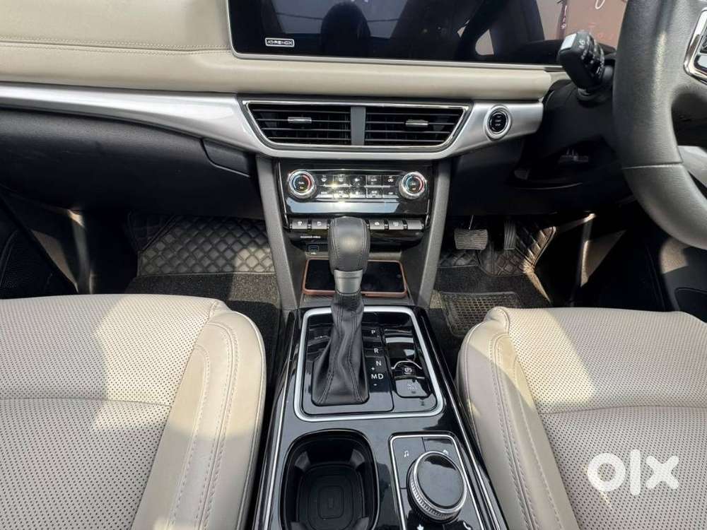 Mahindra Xuv700 2.0 Ax 7 Petrol At Luxury Pack Str, 2025, Petrol