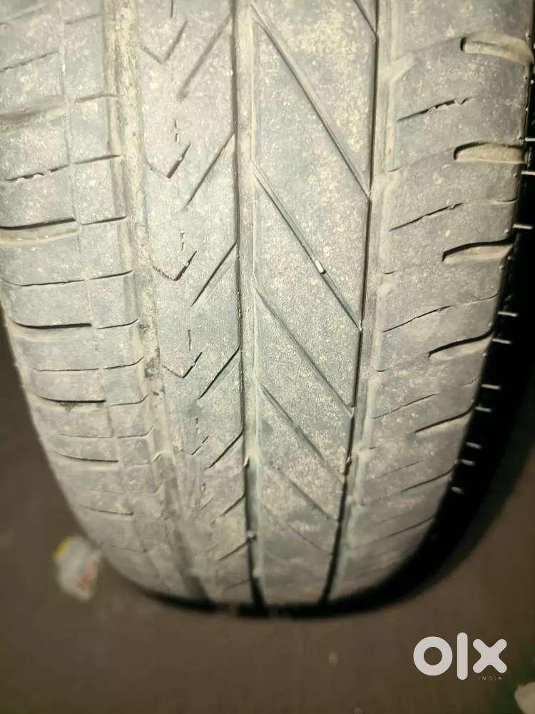 Charo Tyre Naya Ha Or Screen Bhi Ha