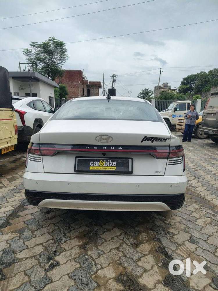 Hyundai Verna 1.5 Mpi Mt Sx (o), 2023, Petrol