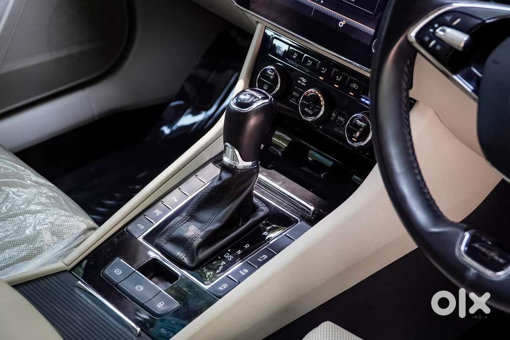 Skoda Superb L&k 2.0 Tdi At, 2023, Petrol
