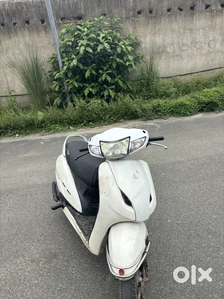 Honda Activa Scooter Bs3 White Clour Best Condition Hai All