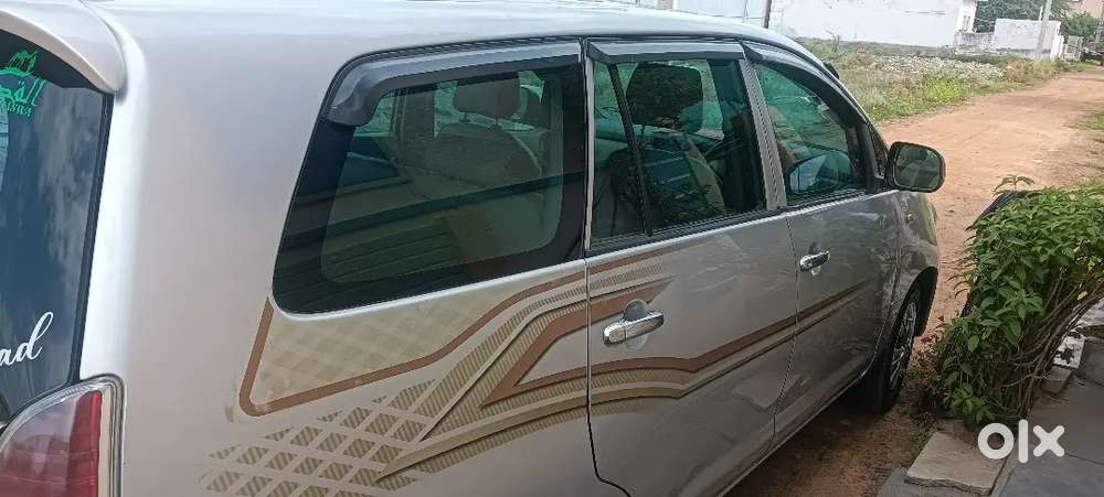 Toyota Innova 2011