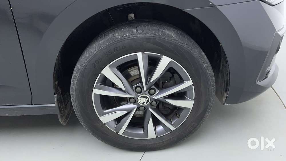 Skoda Slavia Style 1.0l Tsi At, 2023, Petrol