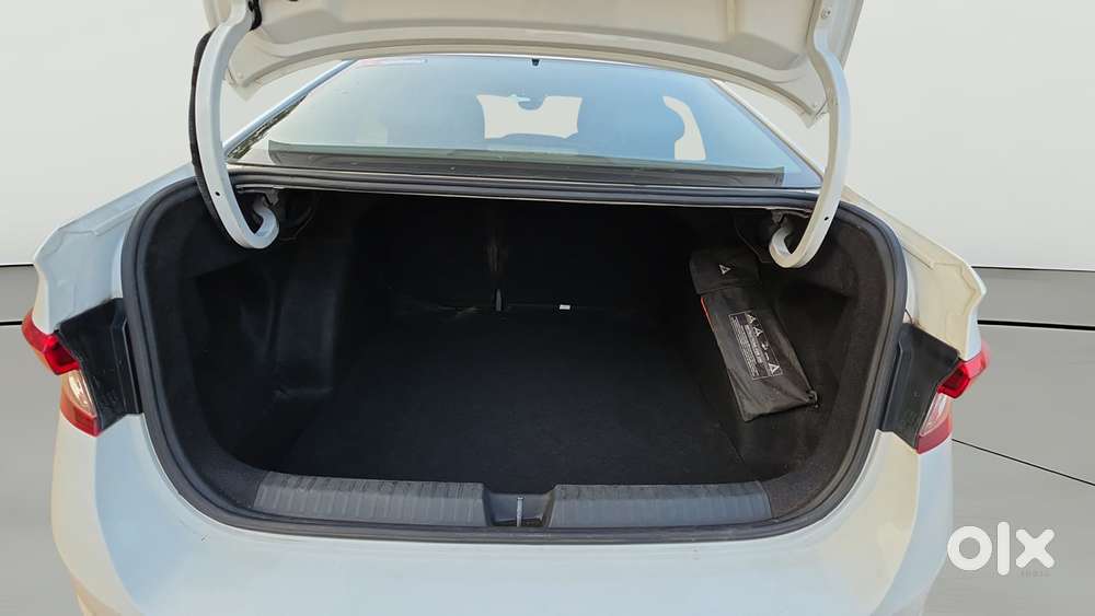 Skoda Slavia Style 1.0l Tsi Mt, 2022, Petrol