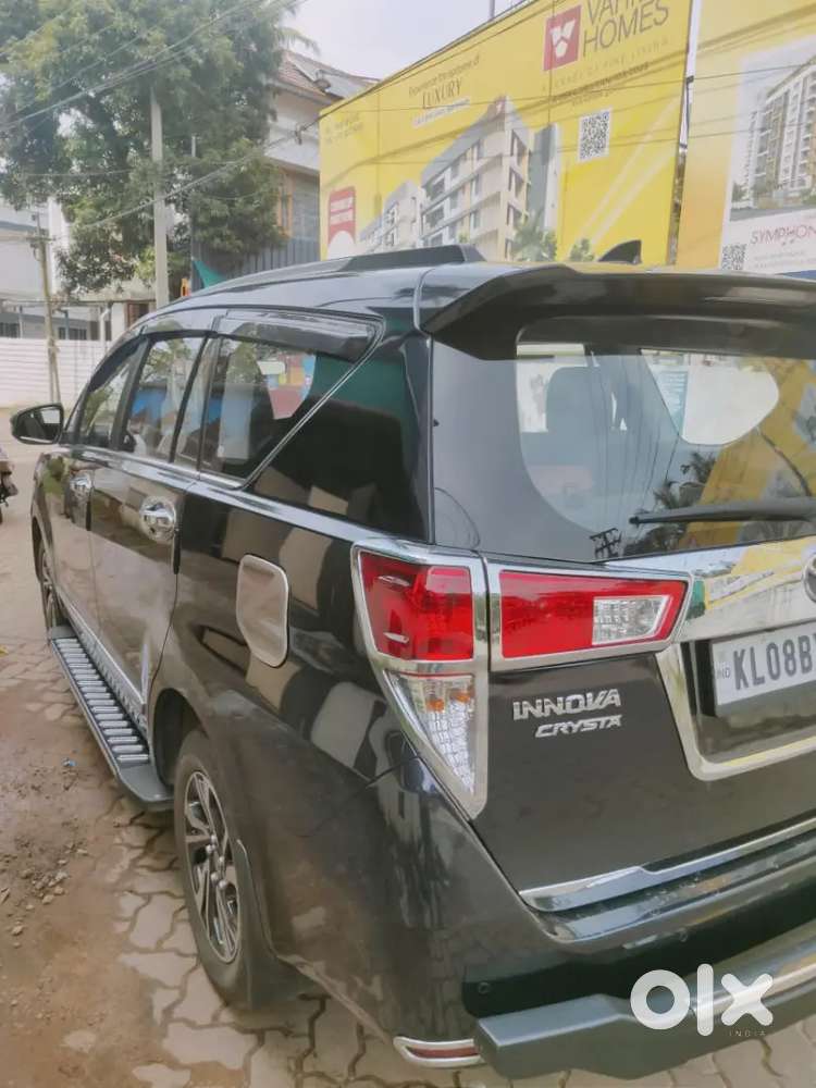 Innova Crysta Gx+plus 2022 Diesel 28000 Km ,limited  Edition Clour.