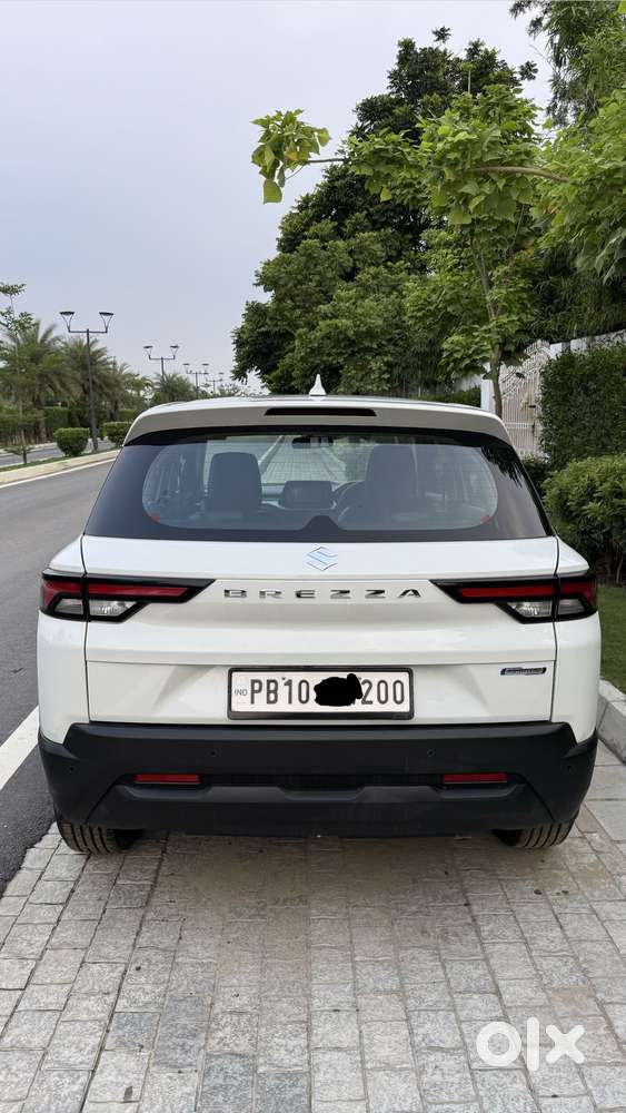 Maruti Suzuki Brezza 1.5 Vxi At Smart Hybrid, 2023, Petrol