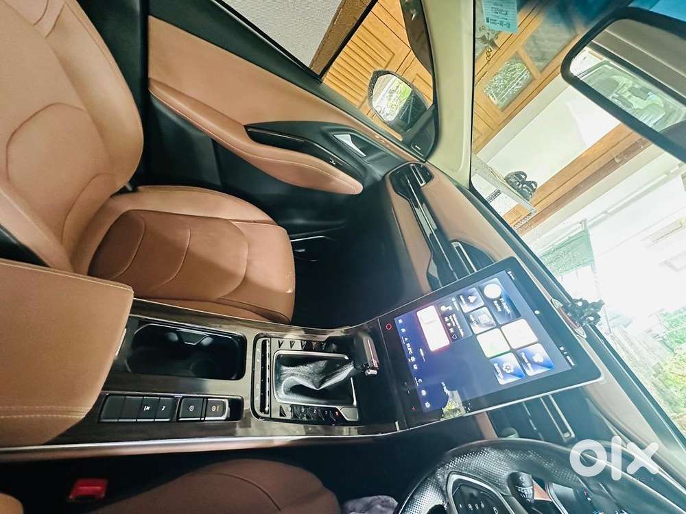 Mg Hector Plus 2023 Petrol 13608 Km Driven