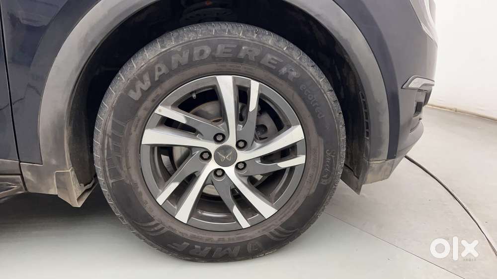 Mahindra Xuv700 2.0 Ax 5 Petrol At Str, 2023, Petrol