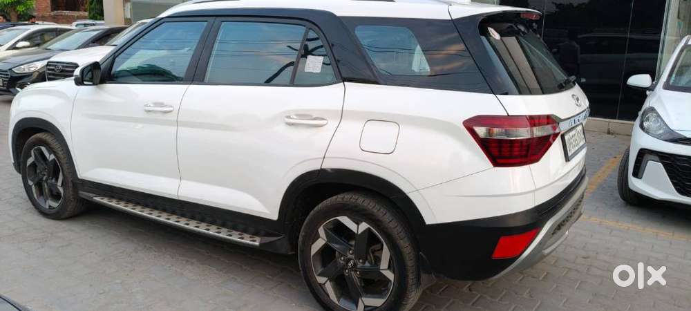 2022 Hyundai Alcazar Platinum(o) Bucket Seats  Self Driven  Like New