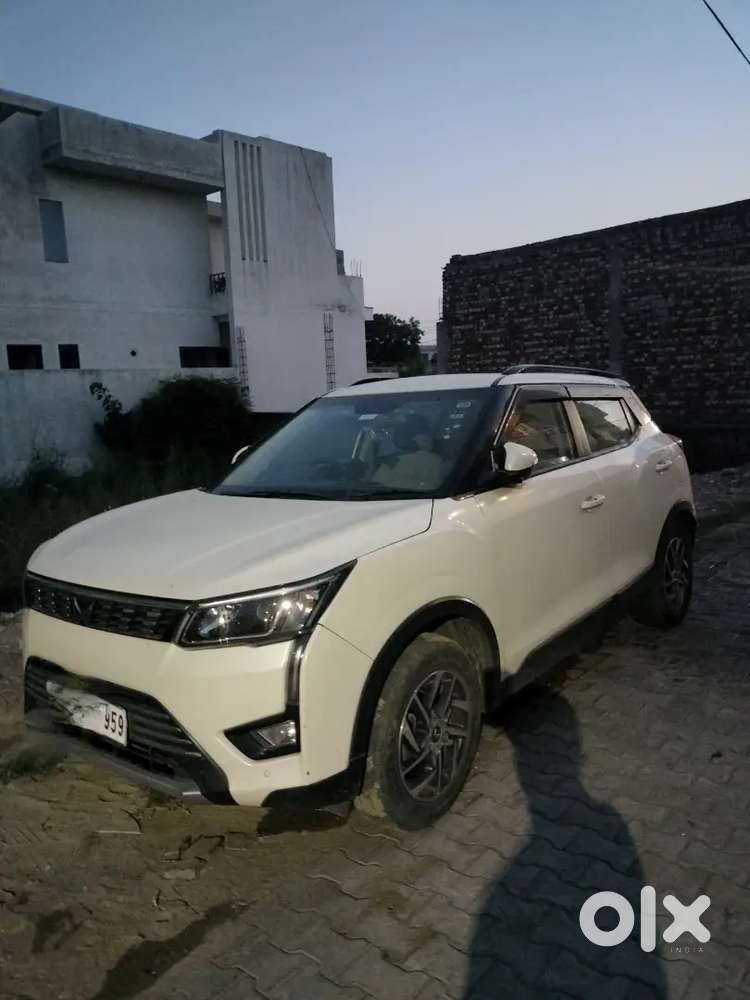 Mahindra Xuv300 Turbosport 2023 Diesel 40000 Km Driven With Sunroof.