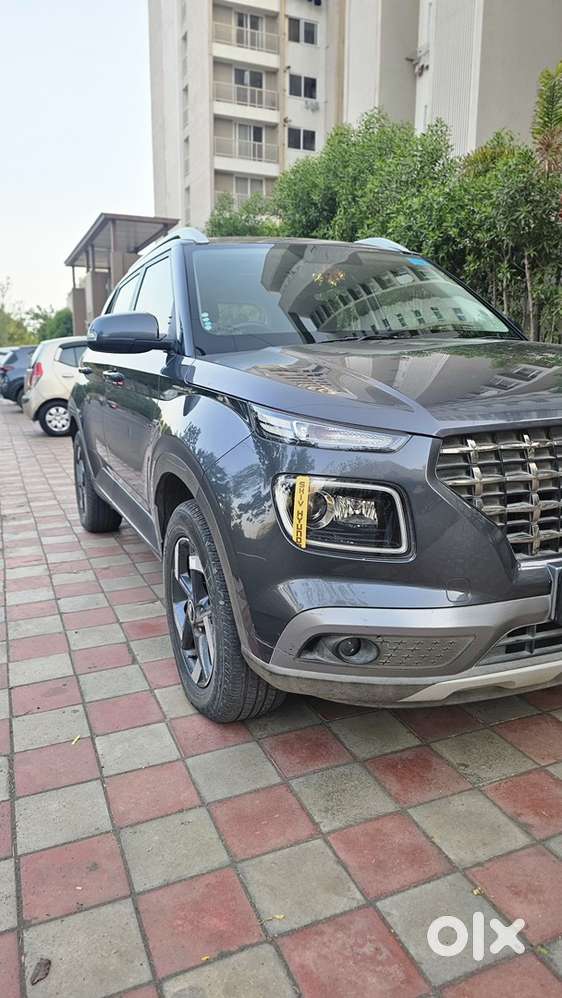 Hyundai Venue Petrol Automatic 2021