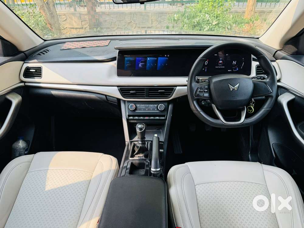 Mahindra Xuv700 Ax 3 Diesel Mt 7 Str (e), 2022, Diesel