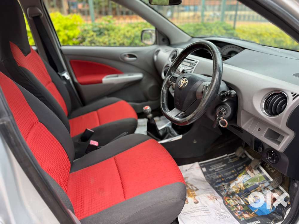 Toyota Etios V, 2011, Petrol