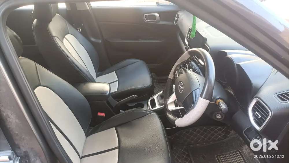 Hyundai Venue 2021 Petrol 32000 Km Driven