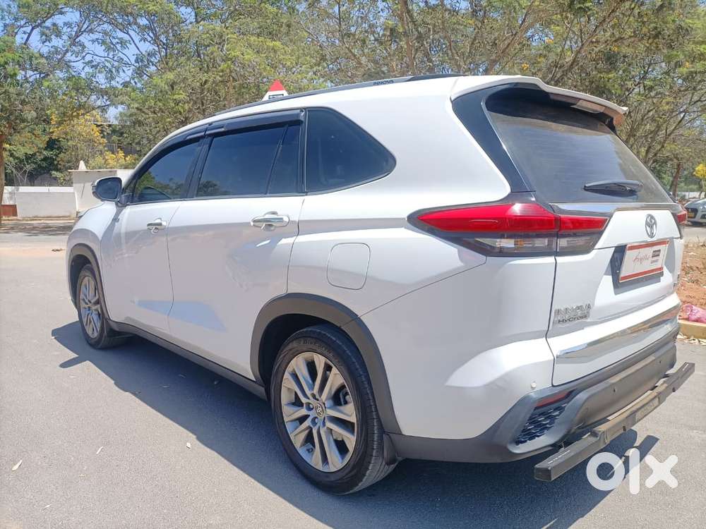 Toyota Innova Hycross, 2023, Cng & Hybrids