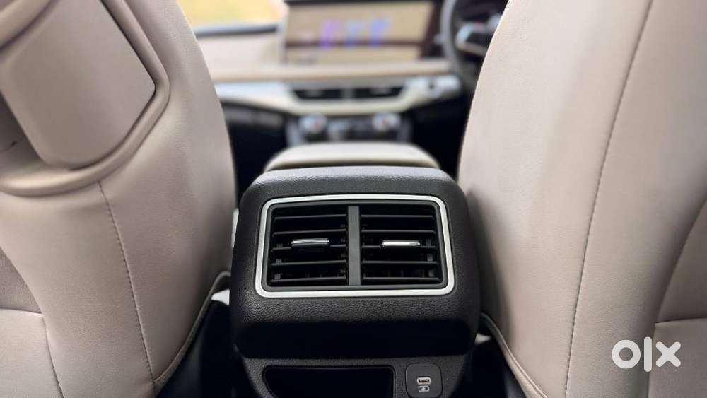 Mahindra Xuv700 2.2 Ax 7 Diesel Mt Luxury Pack Str, 2022, Diesel
