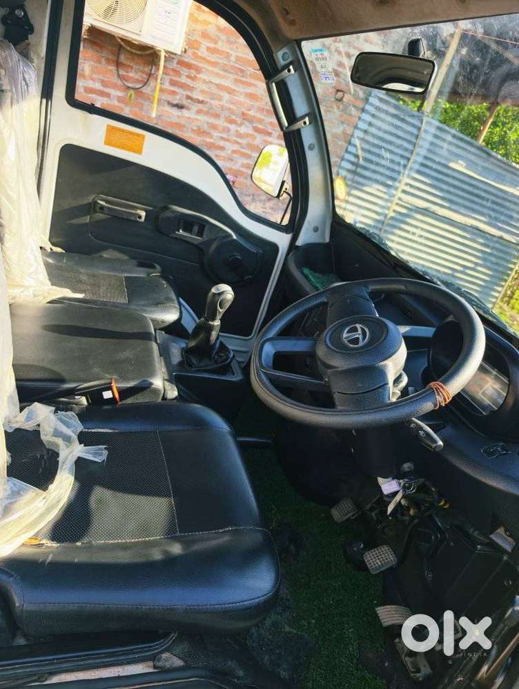 Tata Bolt Quadrajet Xt, 2024, Petrol