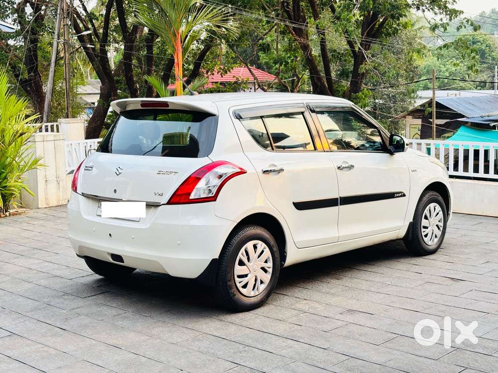 Maruti Suzuki Swift Vxi Optional, 2017, Petrol