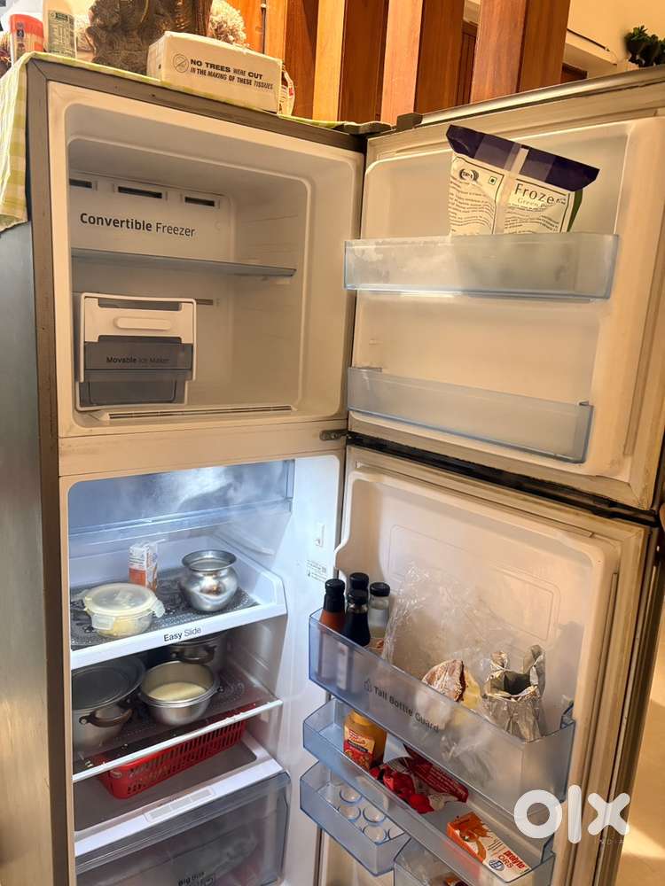 Double door refrigerator