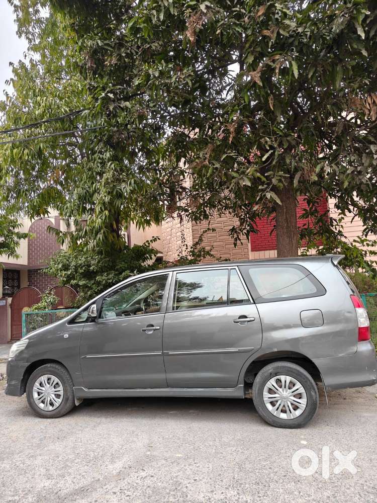 Toyota Innova 2012 Grey Color First Hand Well Maintained