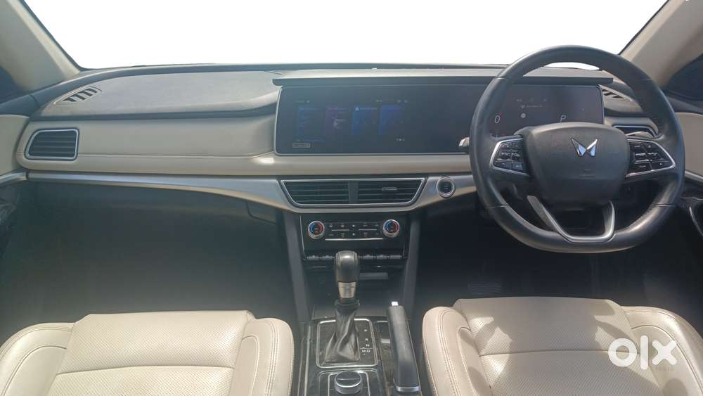 Mahindra Xuv700 2.0 Ax 7 Petrol At Str, 2022, Petrol