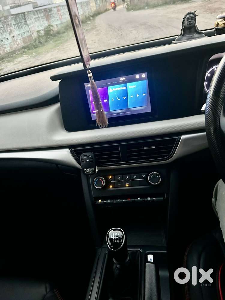 Mahindra Xuv700 2.2 Mx Diesel Mt 5 Str, 2022, Diesel