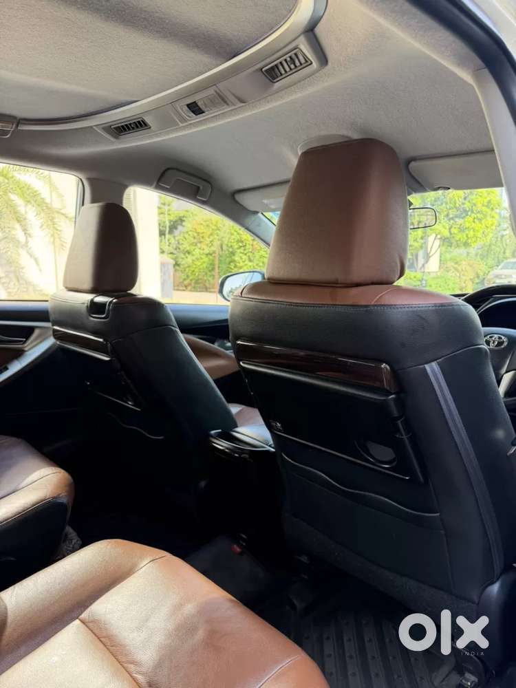 Toyota Innova Crysta 2.8 Zx At 7 Seater, 2016, Diesel