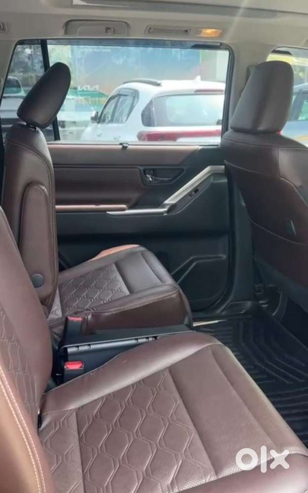 Toyota Innova Hycross