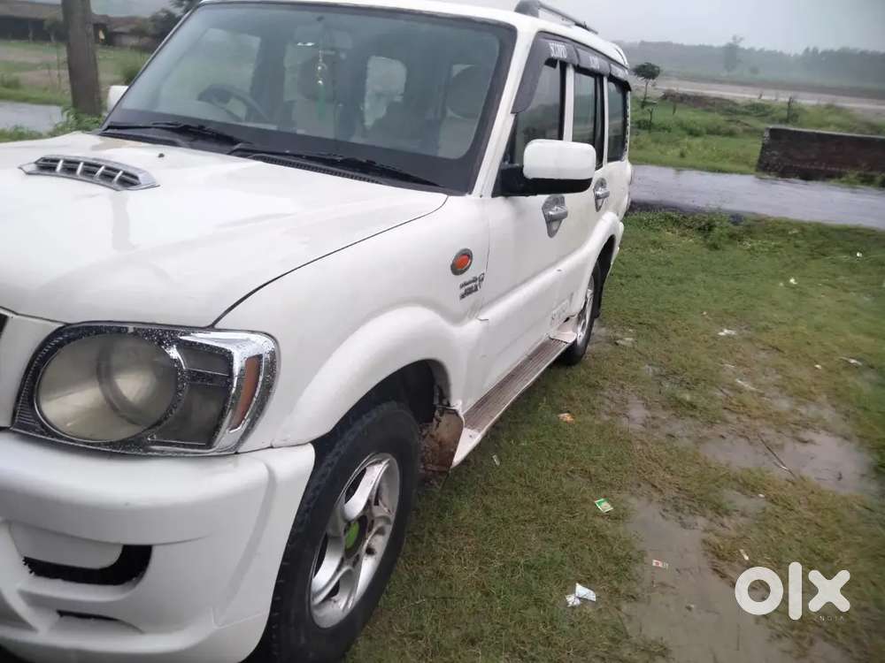 Mahindra Scorpio 2011 पेट्रोल मैन्युअल