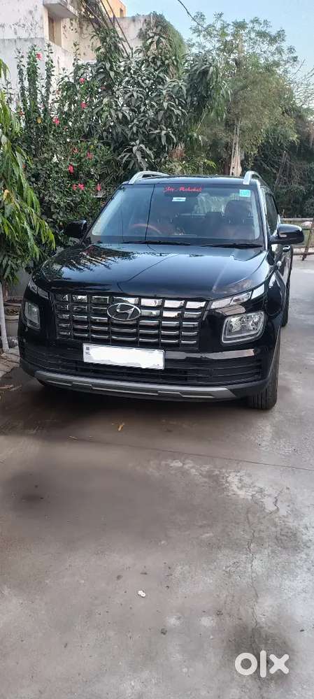 Hyundai Venue 2023 Petrol 14500 Km Driven