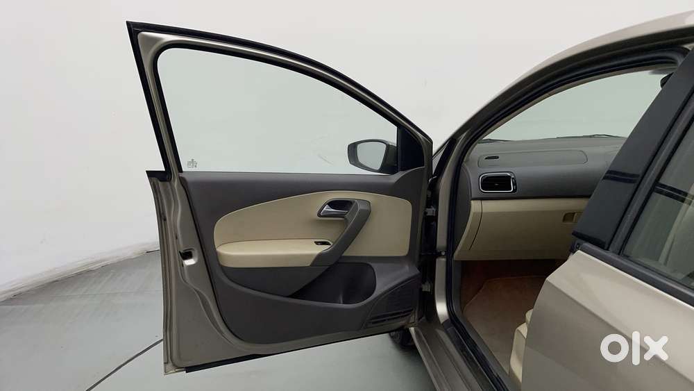 Volkswagen Vento 1.6 Highline, 2016, Petrol