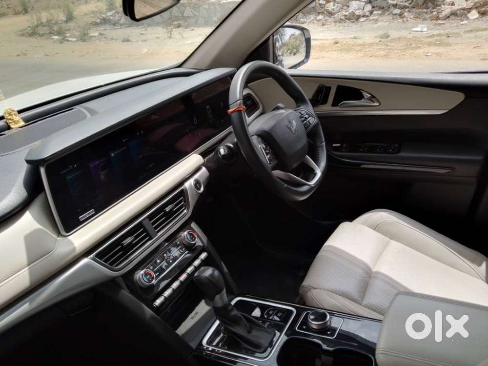 Mahindra Xuv700 2.2 Ax 7 Diesel At Str Awd, 2025, Diesel