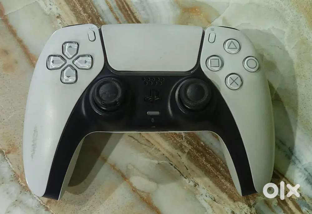 Ps5 controller for sell any 1 interested no bill box available