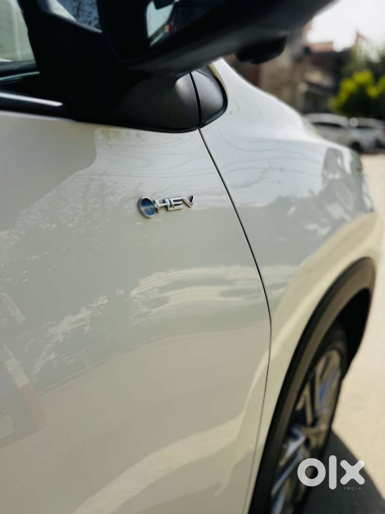 Toyota Innova Hycross 2.0 Zx (o) Hybrid 7 Str, 2025, Petrol