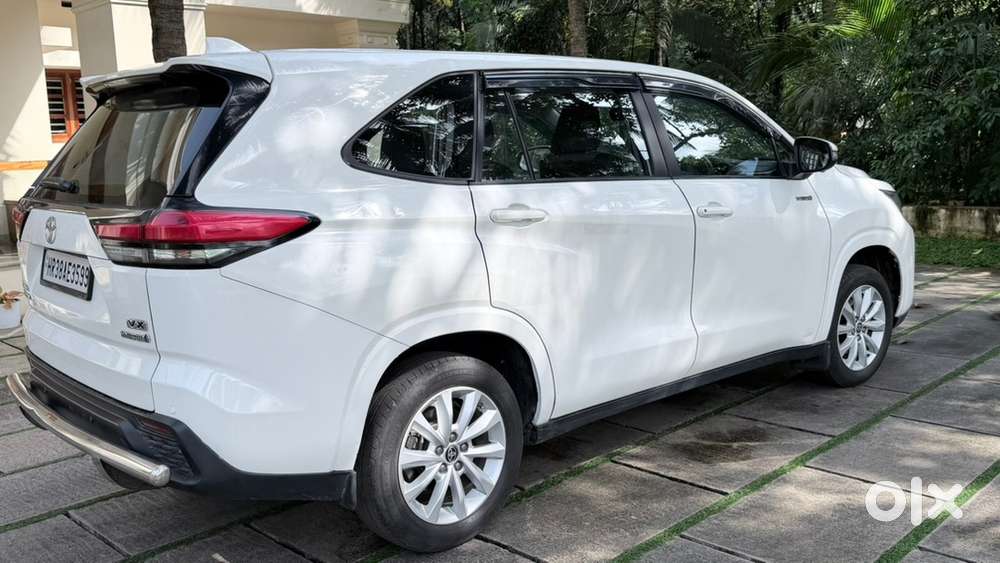 Toyota Innova Hycross Hybrid 2023