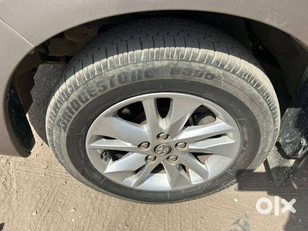 Toyota Innova Crysta 2.4 Gx Mt 8s, 2017, Petrol