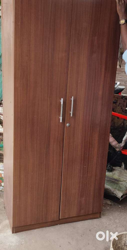 2 Door Wardrobe with Drawer and Hanging Space and Shelves / Cup board