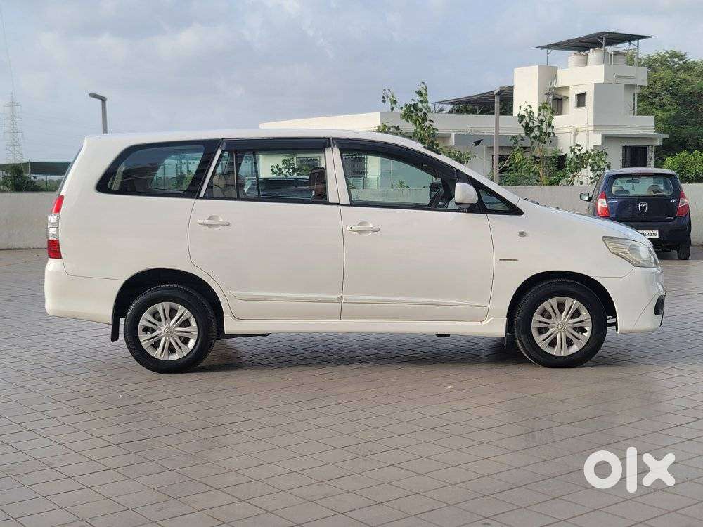 Toyota Innova 2.5 G (diesel) 8 Seater Bs Iv, 2015, Diesel
