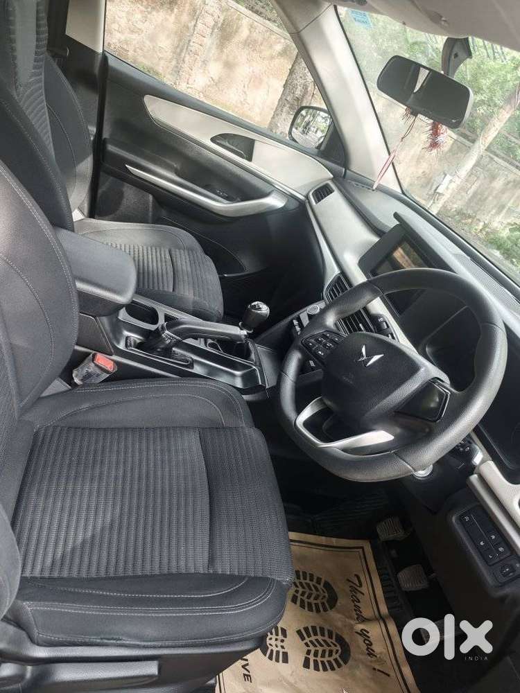 Mahindra Xuv700 2.0 Mx Petrol Mt 5 Str, 2024, Petrol