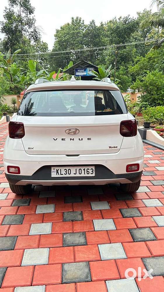 Hyundai Venue Petrol Automatic 2021 Car