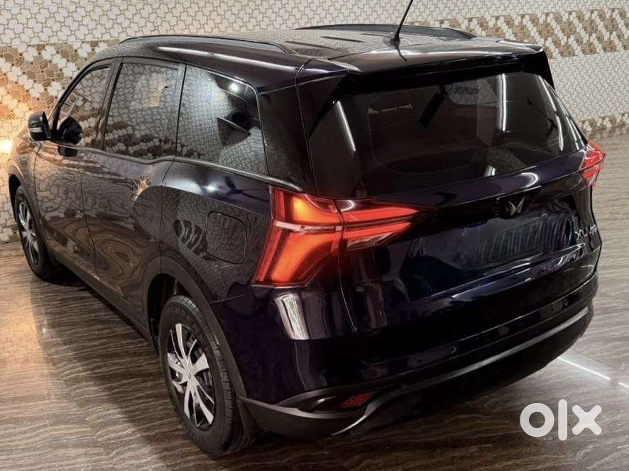 Mahindra Xuv700 2.2 Ax 5 Diesel At 7 Str, 2025, Diesel