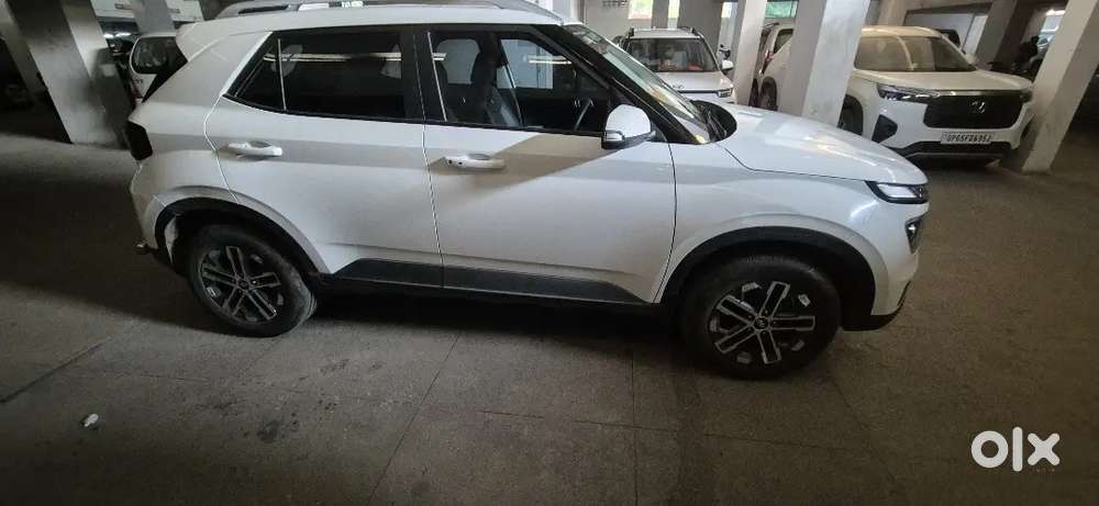 Hyundai Venue 2025 Petrol Well Maintained